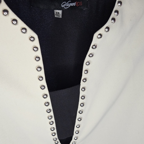 Sugarlips Ivory & Black Studded Sleeveless Blouse - Picture 6 of 11